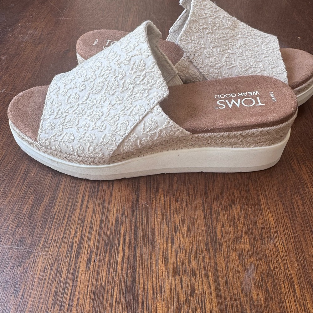TOMS Cream Textured Platform Slide Sandals
